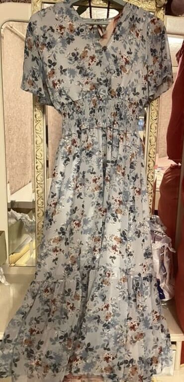 elbiseler: Gül naxışlı maxi donlar - Stil: Zərif, romantik üslubda maxi uzunluq