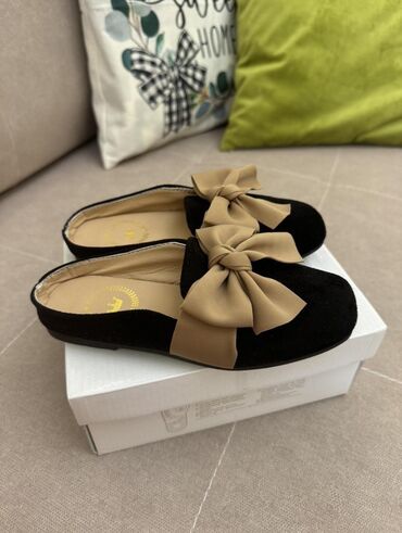 Детская обувь: Сандалики Clarks 26/27 р UK 9 - 300 сом 🌸 Коралловые тапочки 26 р — 11