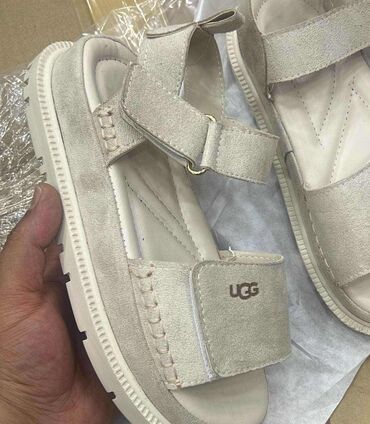 srebrno prstenje beograd: Sandals, UGG