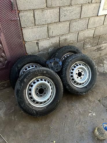 резина сешка: Комплект из 4 стальных дисков с шинами и колпаками Mercedes. - Диски — 2
