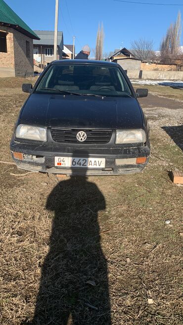 Volkswagen: Volkswagen Vento: 1993 г., 1.6 л, Механика, Бензин, Седан