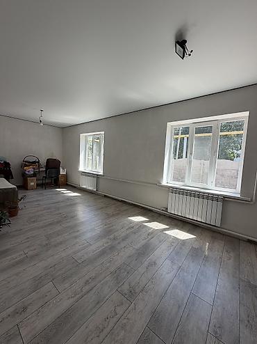 первое: СРОЧНО ПРОДАЁТСЯ ДОМ В НОВОПОКРОВКЕ! Участок: 20×25 м (5 соток) Дом — 9