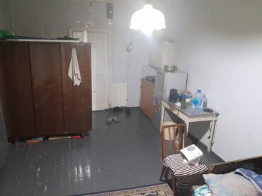 чекиш ата квартира берилет: 1 бөлмө, 23 кв. м, Жатакана жана мейманкана түрүндө, 2 кабат, Эски ремонт