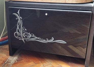 детское трюмо и косметика для девочек: Qara laklı vanna otağı/sanitar qovşağı üçün şkaf - Material: parlaq