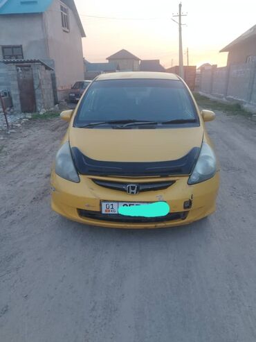 Honda: Продаю хонда фит 2005 г 1.3 обьем состояние хор торг есть или сдаю с