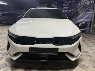 кия жойс: Автомобиль Kia K5 белого цвета с черной решеткой радиатора. Этот седан