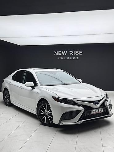 машины тойота: Toyota Camry: 2021 г., 2.5 л, Вариатор, Гибрид, Седан — 4