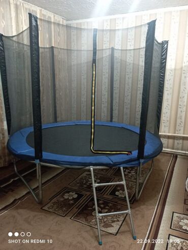 батут для детей в Кыргызстан | Оборудование для бизнеса: Продается батут каркасный в отличном состоянии.Высота2.5 м,диаметр