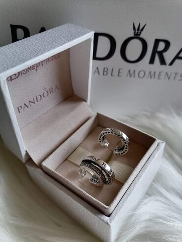 Minđuše: Pandora minđuše
Dobija se u kutijici
Cena:2100din — 26