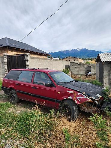 аваринные машины: Volkswagen Passat Variant (универсал), красный, поколение B3 — 4