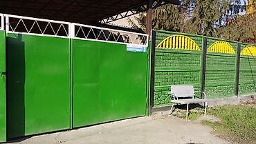 Продажа коттеджей и домов: Дом из пяти комнат имеется хоз постройки сарай на 10 голов, два — 1