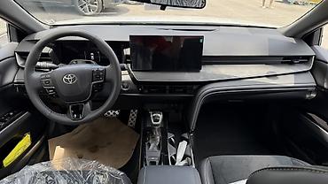 e5 2699: Toyota Camry: 2026 г., 2 л, Вариатор, Гибрид, Седан — 5