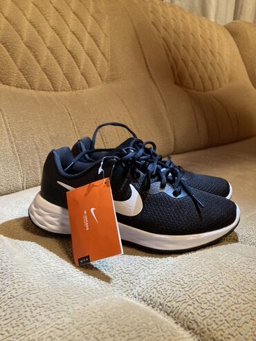 отбеливание подмышек бишкек: Кроссовки, 37.5, Nike, Новый, цвет - Черный