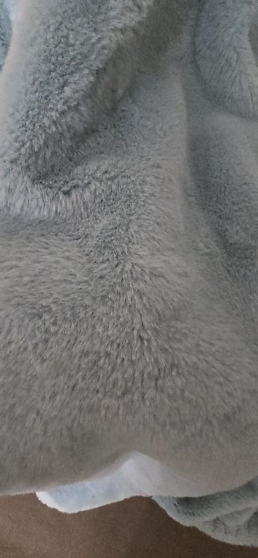 xez derililer: LIANG.KELA markalı xəz effektli kapüşonlu jaket - Rəng: açıq mavi - — 5
