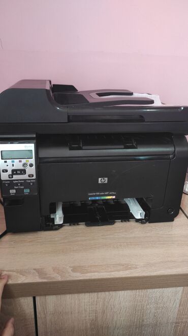 bort kompüter: HP LaserJet 100 Color MFP M175nw modeli, sənədlərin çapı, skan