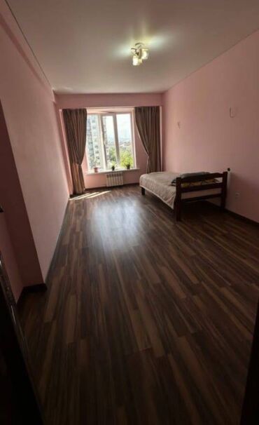 квартиры посуточно в бишкеке в районе филармонии: 3 комнаты, 82 м², Элитка, 7 этаж, Косметический ремонт