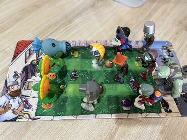 Игрушки: Игровой набор по мотивам Plants vs. Zombies 3 комплекта все фигурки — 16