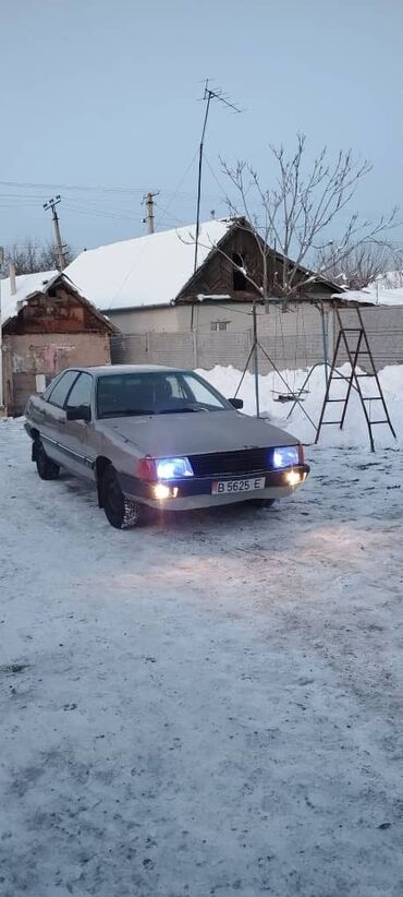 алмашам: Audi 100: 1986 г., 2 л, Механика, Бензин, Седан