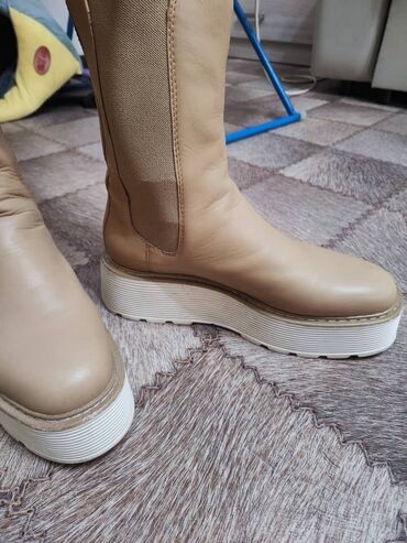 женские сапоги недорого: Сапоги, 42, H&M, Б/у, цвет - Бежевый, Самовывоз, Бесплатная доставка, Платная доставка