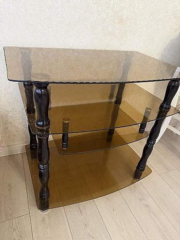 study table: Стильный столик с тонированным стеклом и красивыми деревянными — 1