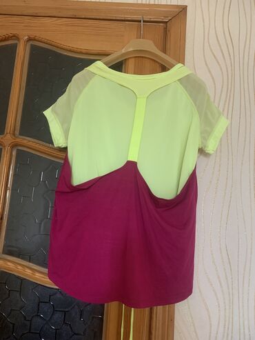 Köynək və bluzalar: Krep-şıfon kofta,2 defe geyinilib,M ölcü,uzunluq 65 smdır,qiymet — 10