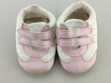 wysokie buty do siatkówki: Buciki niemowlęce, F&F, 18, stan - Dobry