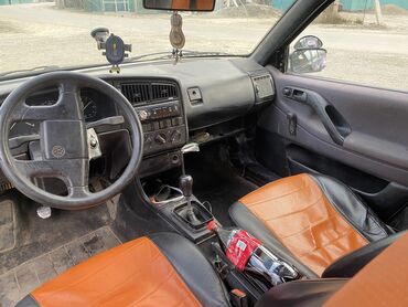 Volkswagen: Volkswagen Passat: 1991 г., 1.8 л, Механика, Бензин, Универсал