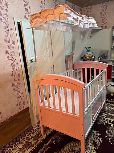 кухыный мебель: Детская кроватка с балдахином и нижним шкафчиком. - Материал — 4