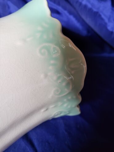 Ostali kućni dekor: Saksija nova iz 70tih. Saksija nova boja nije cisto bela,ide na — 5