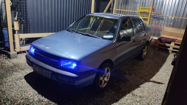 Volkswagen: Volkswagen Vento: 1993 г., 1.8 л, Механика, Бензин, Седан