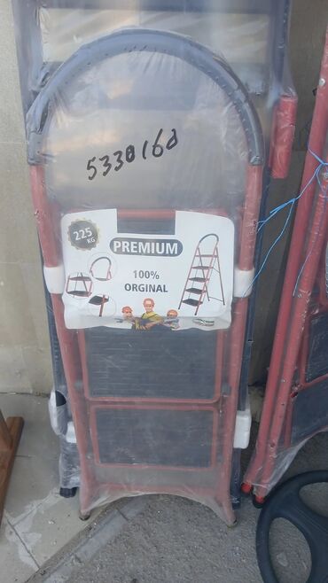 Nərdivanlar: Bu, müxtəlif məqsədlər üçün uyğun olan qatlanan pilləli nərdivandır — 10