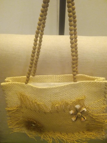 Handbags: Tašna od jute, postavljena, sa rajsferšlusom, ručke od drvenih perli