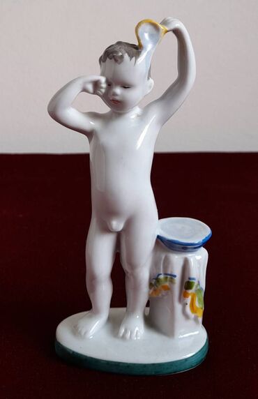 фарфоровая статуэтка: Мальчик с кружкой ЛФЗ