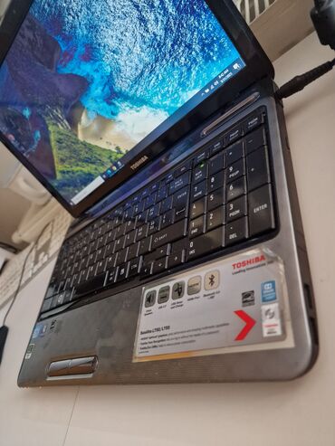 Toshiba: Intel Core i7, 15.6 " — 3
