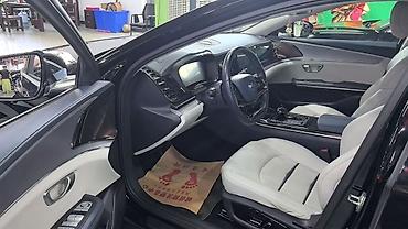 BYD: BYD E9: 2021 г., Электромобиль, Седан — 7