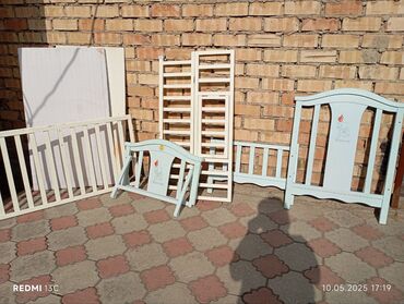 Детские односпальные кровати: Детская кроватка из дерева. Необходимо подобрать подходящие крепежи и