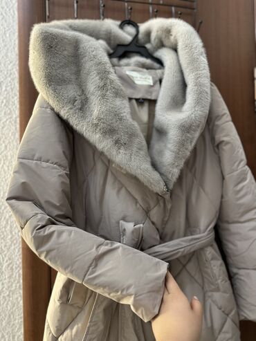 Другая женская одежда: Продаю женские одежды 1) Пальто альпака р50 новое 2500с 2) куртка р — 12