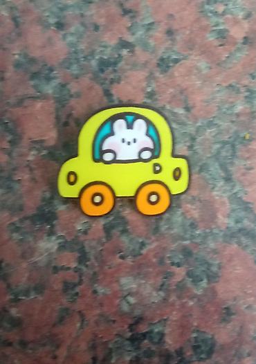 Значки, ордена и медали: Продаю значки 2 фигурные пластиковые, остальные круглые — 2