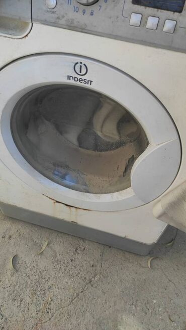 manitor maşin: Bir paltaryuyan maşınımız var: Indesit. Indesit markalı maşında isə