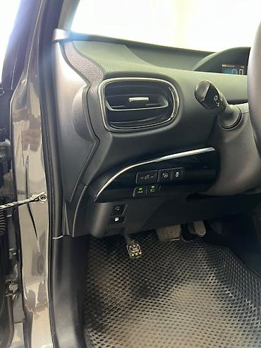 зарядка на приус: Toyota Prius: 2018 г., Гибрид, Хэтчбэк — 7