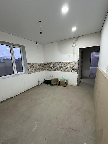 Продажа коттеджей и домов: Ак-Ордо 3 конушунан 2 кабаттуу үй сатылат ички ремонту толук бүтө — 6