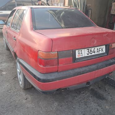 Volkswagen: Volkswagen Vento: 1992 г., 1.8 л, Механика, Бензин, Седан