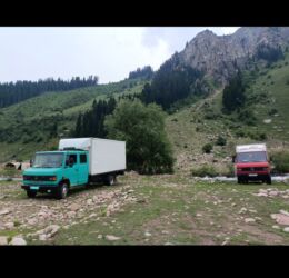 обмен на участок бишкек: Жүк ташуучу унаа, Mercedes-Benz, Дубль, 7 т, Колдонулган