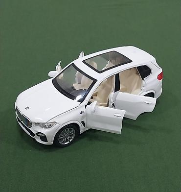 Oyuncaqlar: BMW X5 modeli maşın satılır. Təzədir. Materialı metaldır — 5