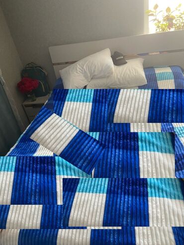 одна спальный кровать: Спальный гарнитур, Двуспальная кровать, Комод, Тумба, цвет - Серый, Б/у