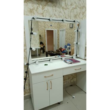 sumqayit salon: Стол для макияжа, С зеркалом