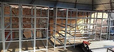 Этажерки для кухни: Продается стеллаж из профильной трубы размеры высота 1900мм Длина — 9