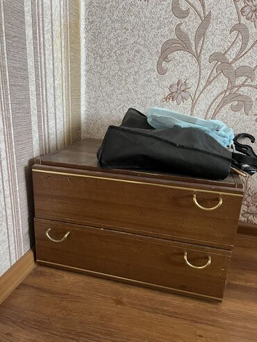 мебель для спальни бу: Комод Уктоочу бөлмөгө, Косметика үчүн, Күзгүсүз, Колдонулган