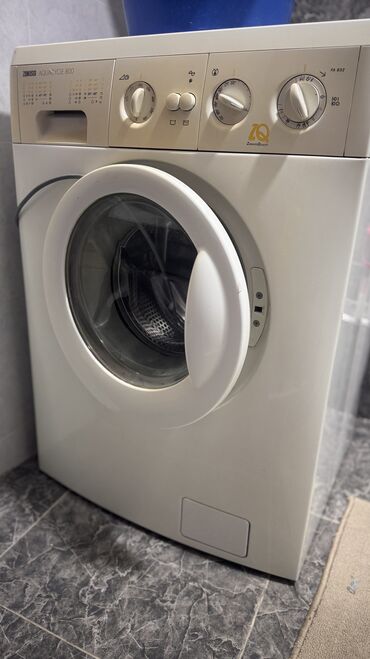 новая стиральная машина: Стиральная машина Zanussi, Б/у, Автомат, До 7 кг, Полноразмерная