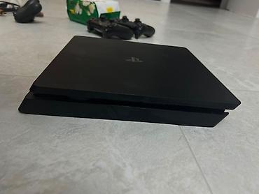q макс: Игровая приставка Sony PlayStation 4 Slim в черном цвете. Компактная — 2